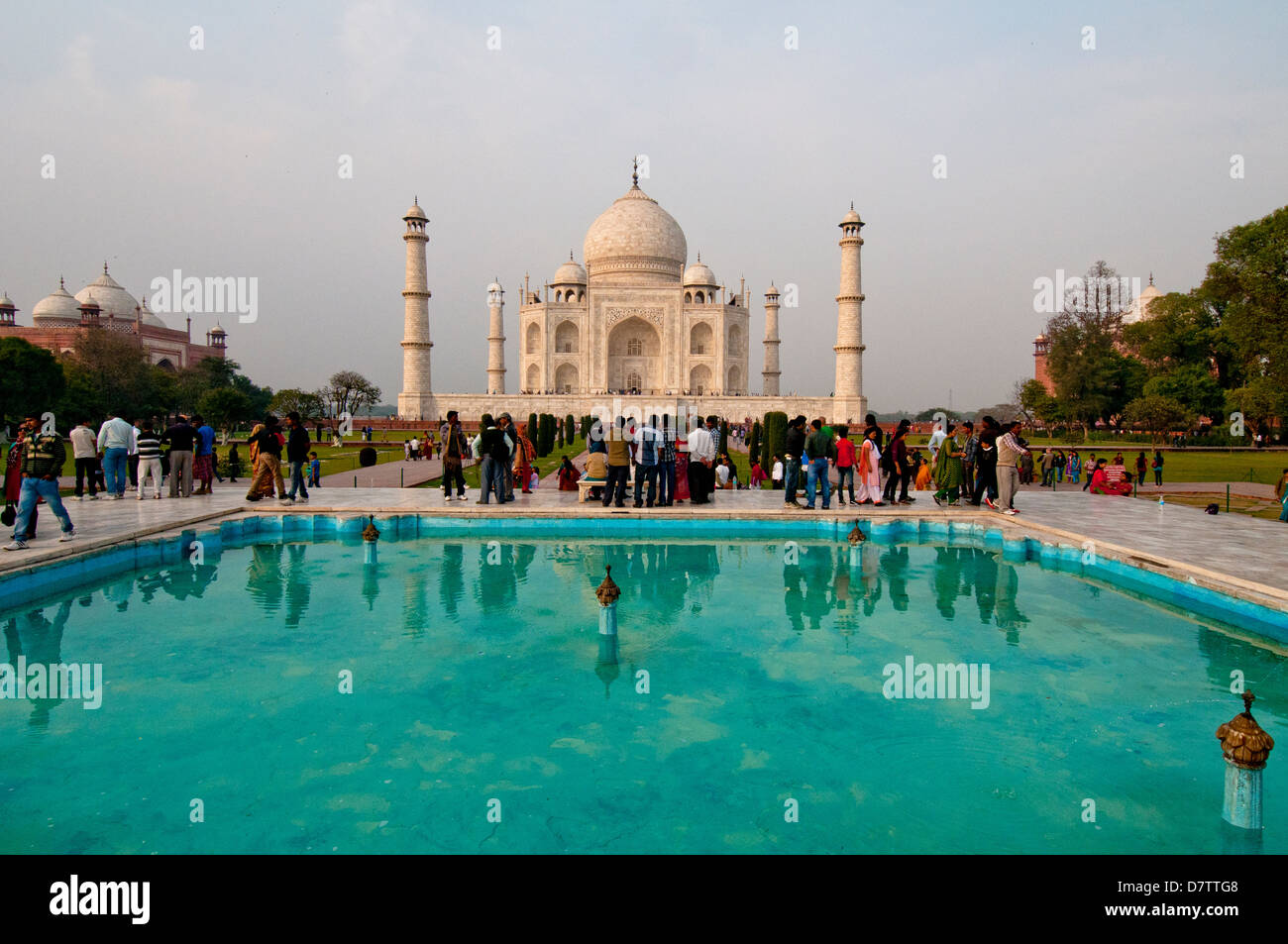 Taj Mahal e riflettendo piscina, Agra, India Foto Stock