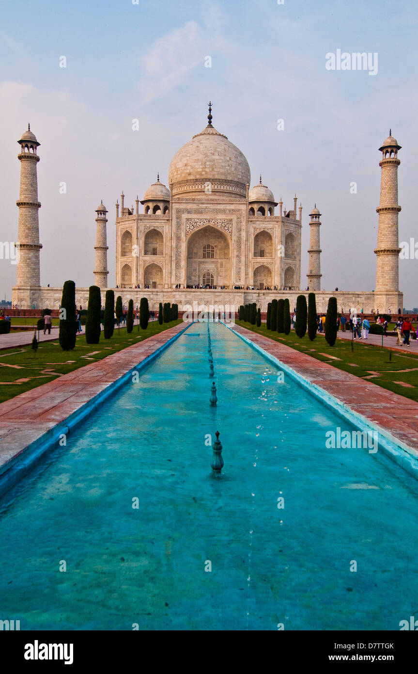 Taj Mahal e riflettendo piscina, Agra, India Foto Stock