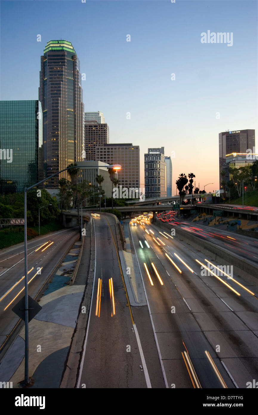 Il centro cittadino di Los Angeles al crepuscolo Foto Stock