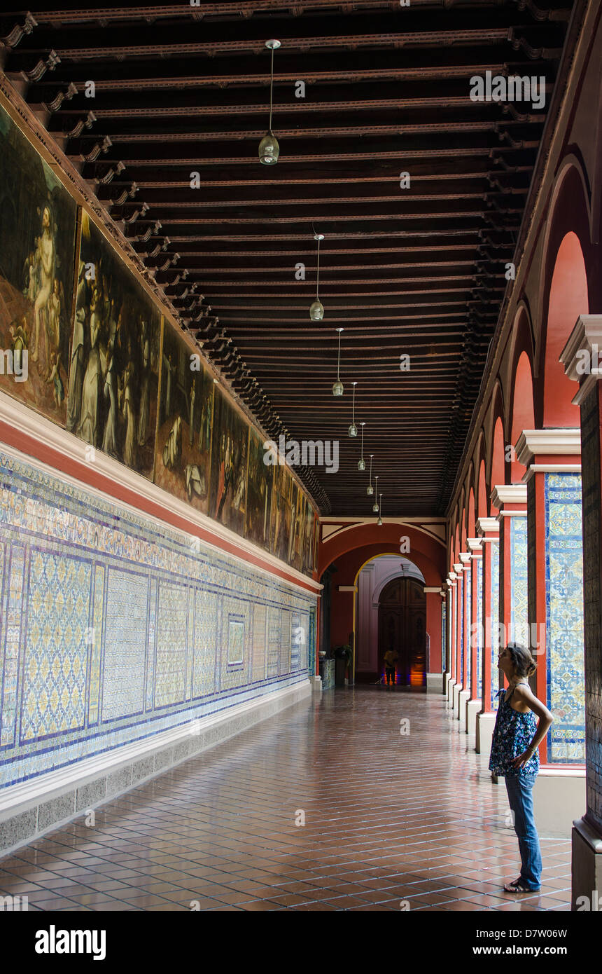 Pareti a mosaico nel convento di Santo Domingo, Lima, Perù, Sud America Foto Stock