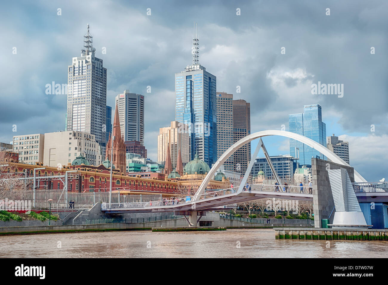 Il quartiere centrale degli affari di Mellbourne, Australia da Southbank. Foto Stock