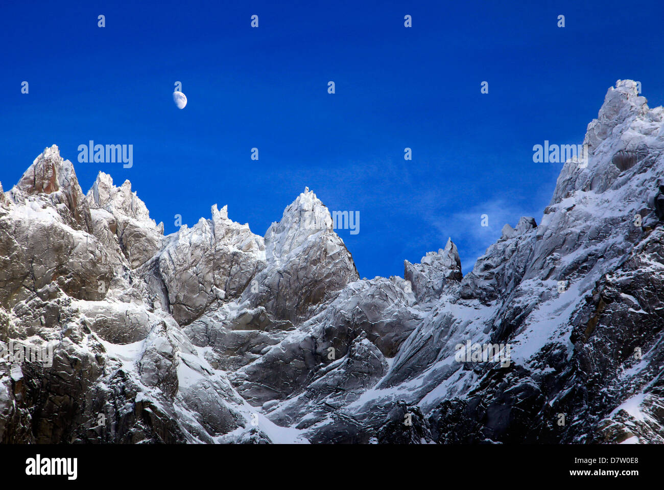 L'Aiguille du Midi dopo tre giorni di nevicata, Mont Blanc, sulle Alpi francesi, Francia Foto Stock