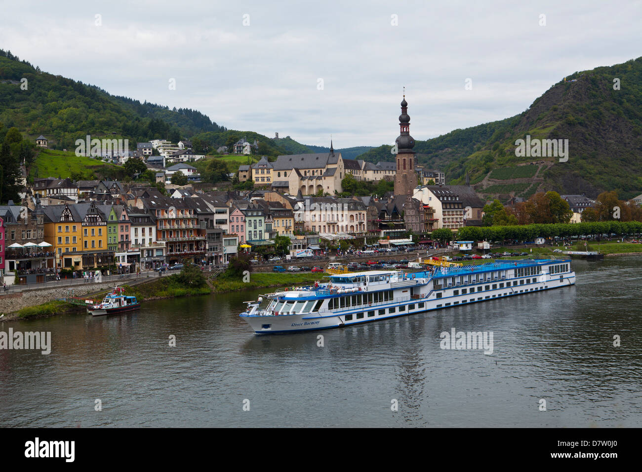 Fiume nave da crociera sul fiume Moselle, Germania Foto Stock