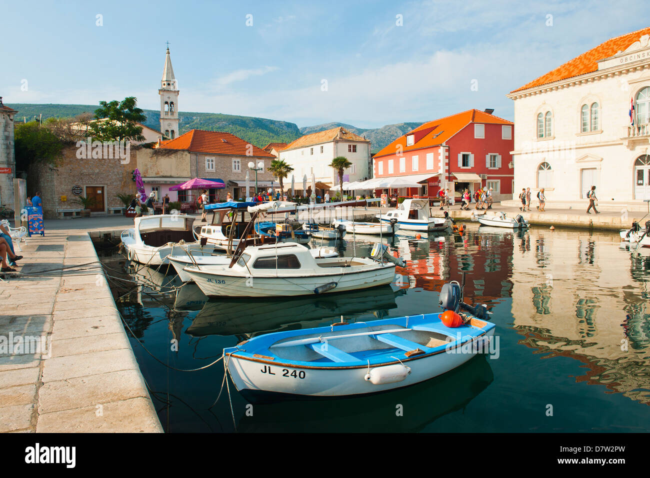 Jelsa Harbour, Isola di Hvar costa dalmata, Adriatico, Croazia Foto Stock