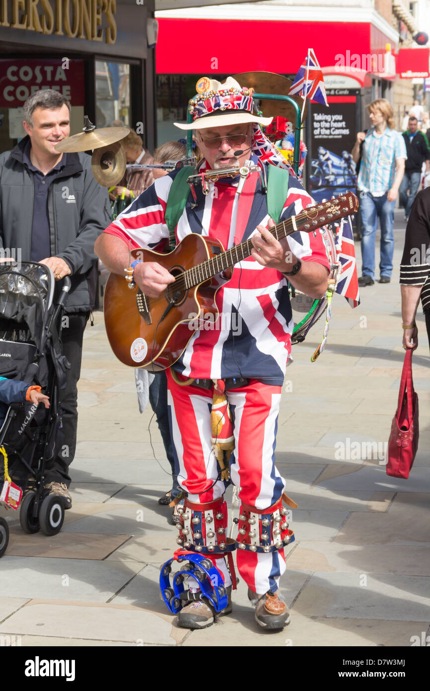 Paolo Woodhead come 'Woody di One Man Band", strada di eseguire su Deansgate, Bolton durante l annuale 2012 Bolton Food Festival. Foto Stock