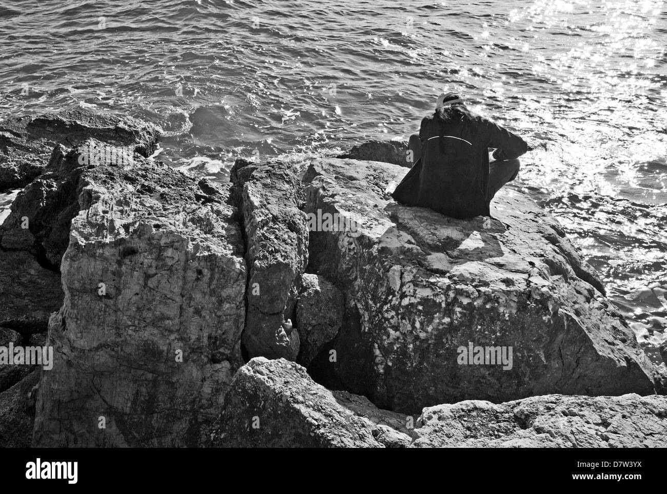 -Da sola donna sulla roccia- Gold Coast (Spagna). Foto Stock