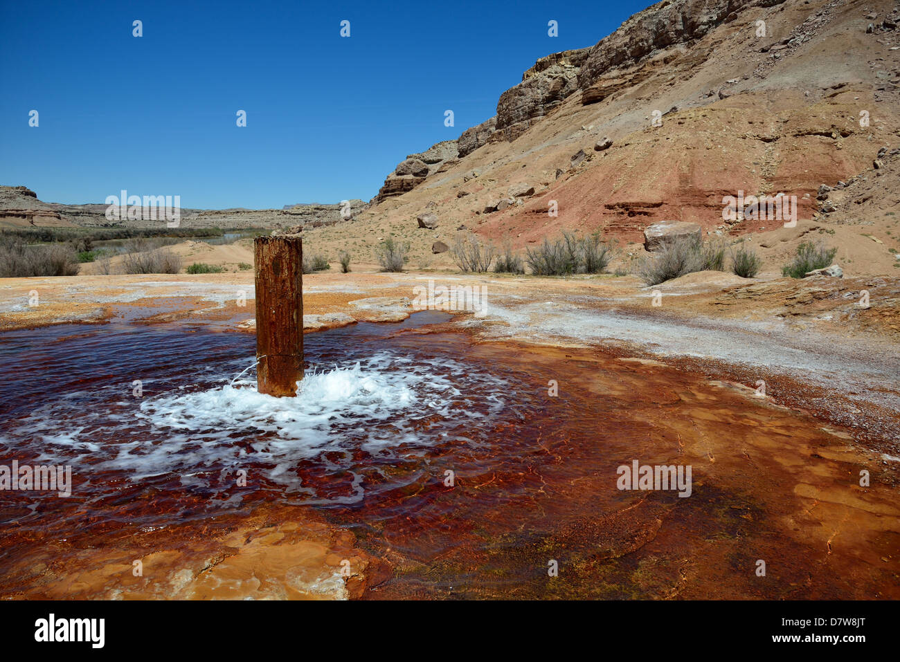 Tubo arrugginito al Crystal Geyser. Green River, Utah, Stati Uniti d'America. Foto Stock