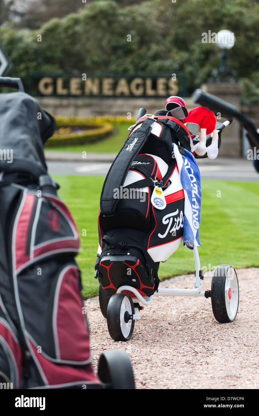 Mazze da golf,borse e trolley. GlenEagles. Perthshire Foto Stock