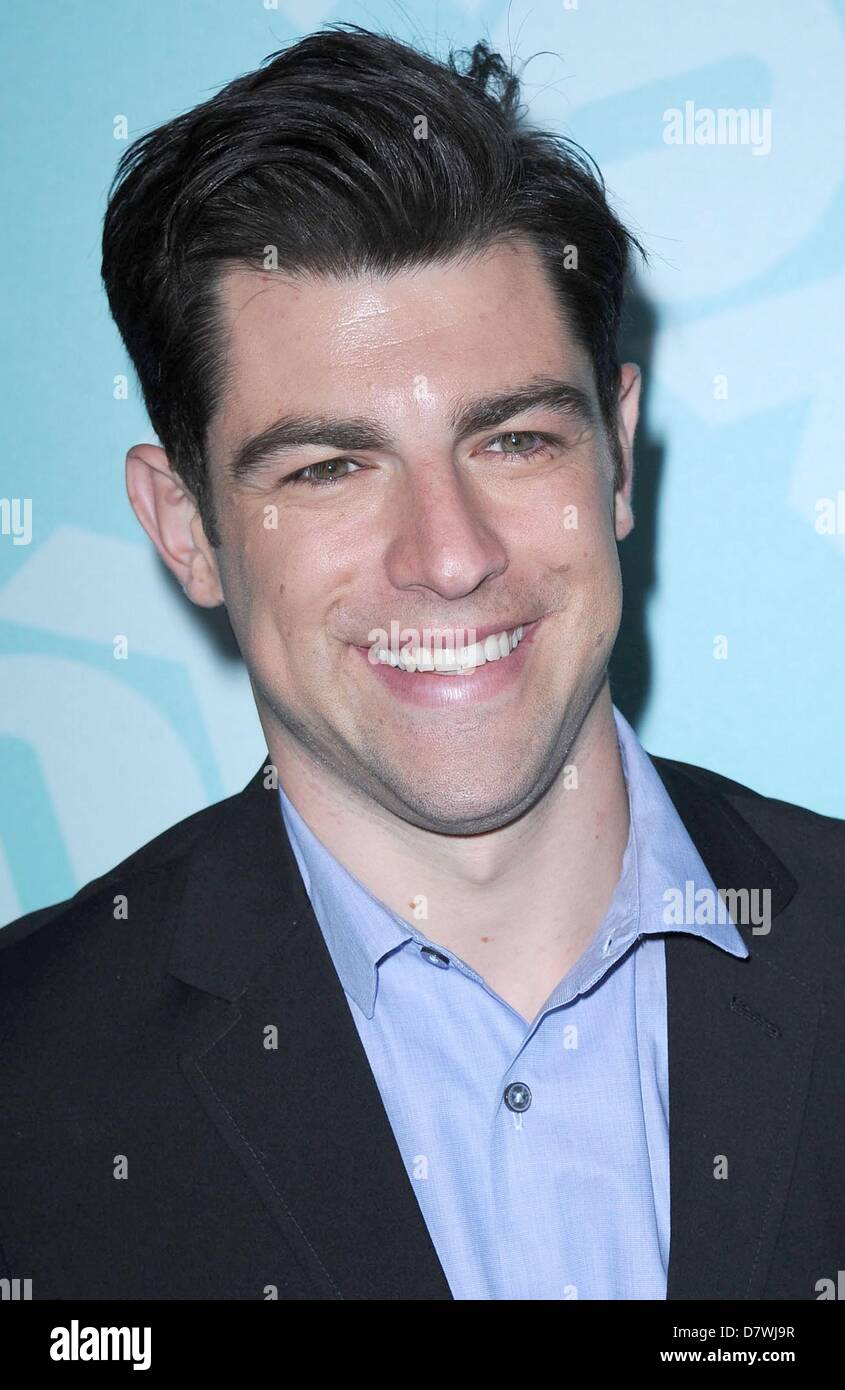 New York, Stati Uniti d'America. 13 maggio 2013. Max Greenfield presso gli arrivi per rete di FOX Upfronts Presentazione 2013 - Parte 2, Wollman Rink Central Park, New York, NY Maggio 13, 2013. Foto di: Kristin Callahan/Everett raccolta/Alamy Live News Foto Stock