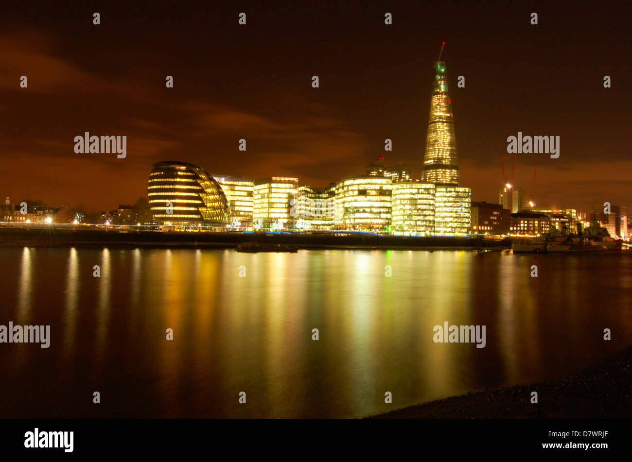 Il South Bank skyline notturno di Londra, Inghilterra Foto Stock