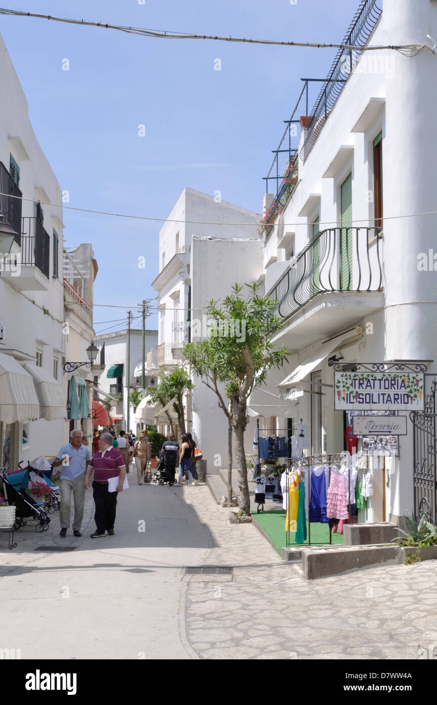 Strada di Anacapri, sull'isola di Capri. Foto Stock