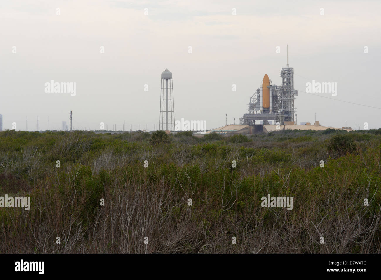 Discovery Space Shuttle sulla rampa di lancio, Kennedy Space Center, Florida, Stati Uniti d'America Foto Stock