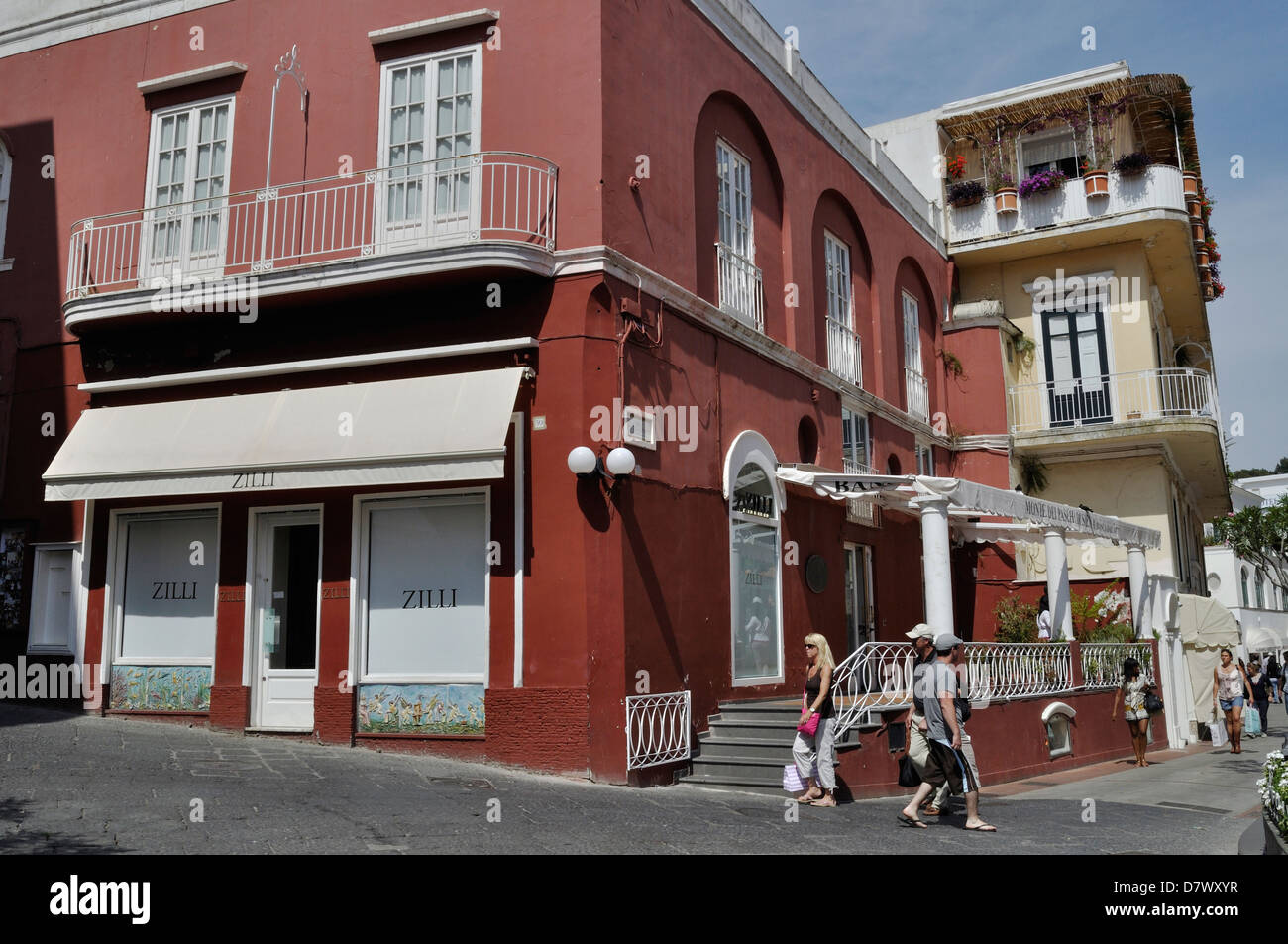 Uomini francesi della catena di moda Zilli del negozio nella città di Capri, sull'isola di Capri. Foto Stock