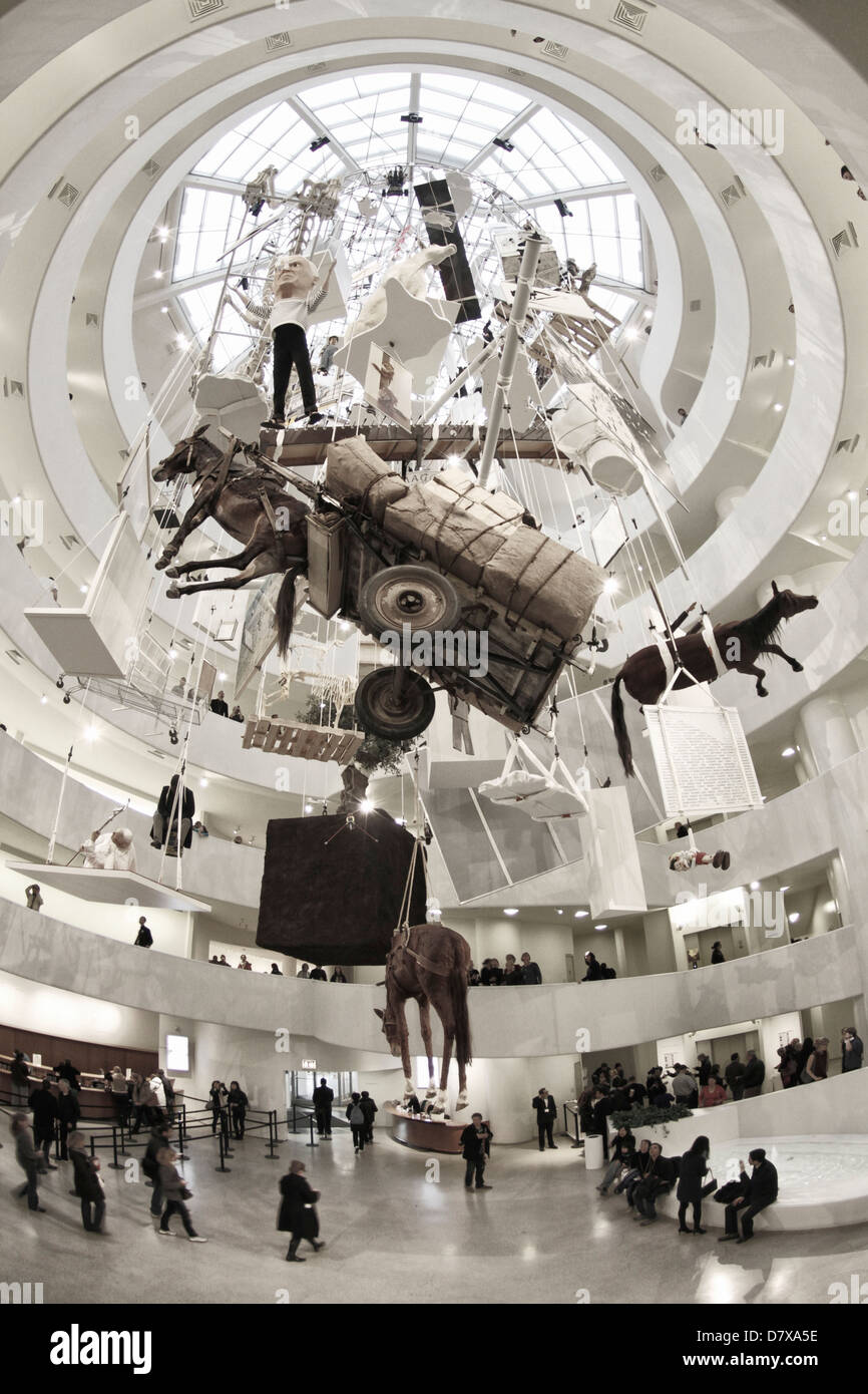 Il museo Guggenheim di New York con Maurizio Cattelan presentano Foto Stock