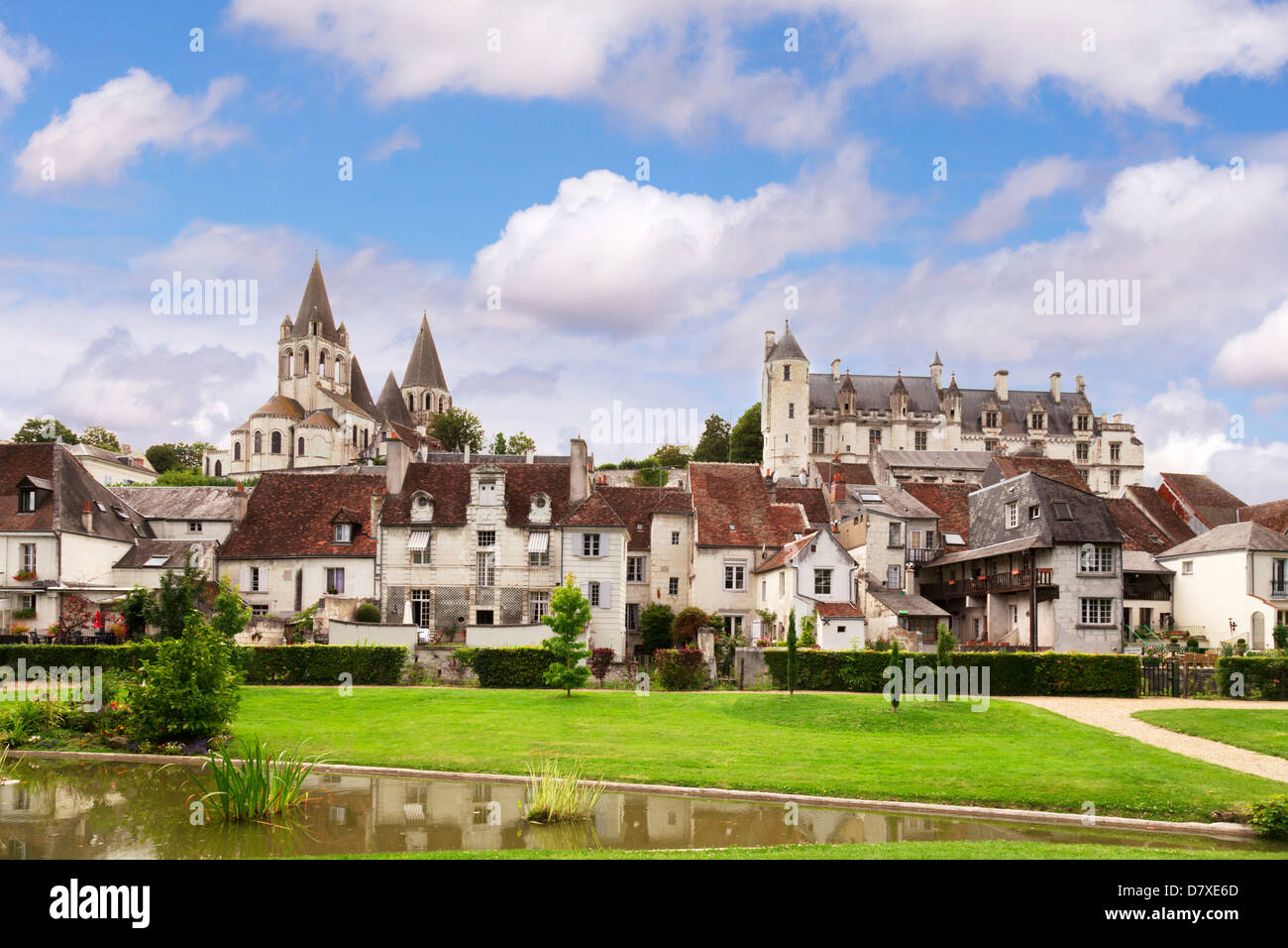 La pittoresca città di Loches, sulle rive del fiume Indre, Valle della Loira, Francia. Foto Stock