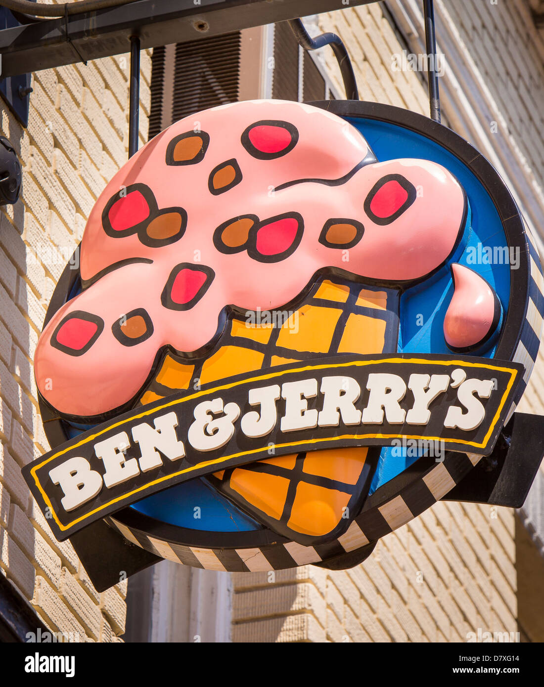 WASHINGTON, DC, Stati Uniti d'America - gelato Ben & Jerry shop segno su M Street nel quartiere di Georgetown. Foto Stock