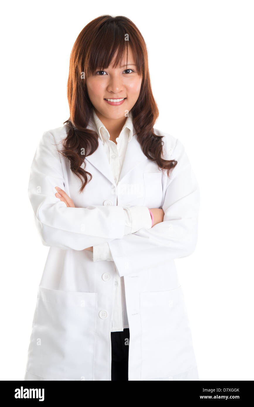 Estetista. Asian beauty spa terapista di massaggio donna in camice da  laboratorio isolato permanente su sfondo bianco Foto stock - Alamy
