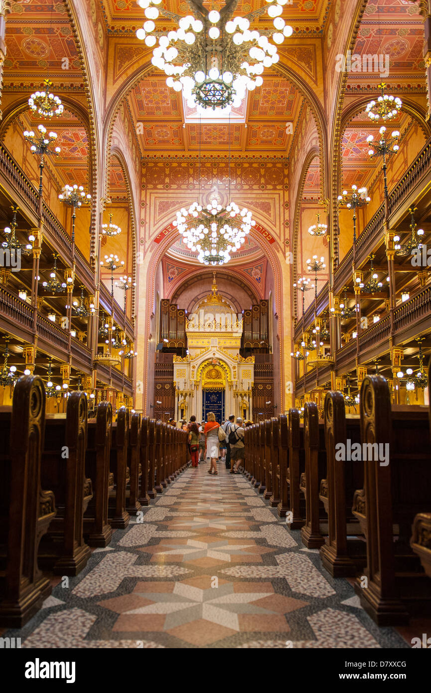 Budapest Ungheria Grande Sinagoga Zsinagoga 1859 seconda più grande nel mondo altare arca Torah ristrutturazione fondo parte Estee Lauder Foto Stock