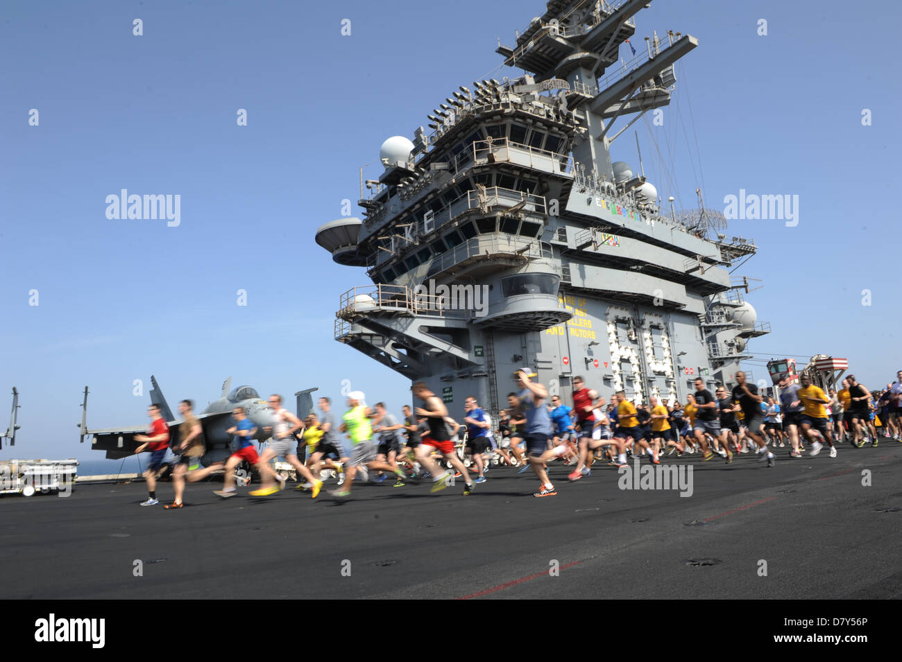 Marinai di partecipare a una Maratona di Boston memorial esegui. Foto Stock