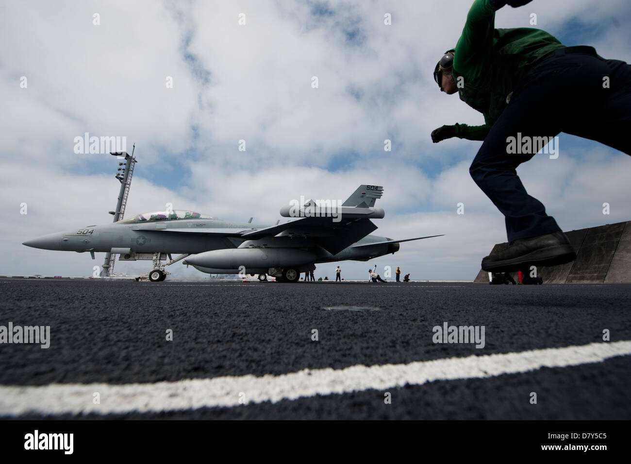 USS Carl Vinson conduce operazioni di volo. Foto Stock