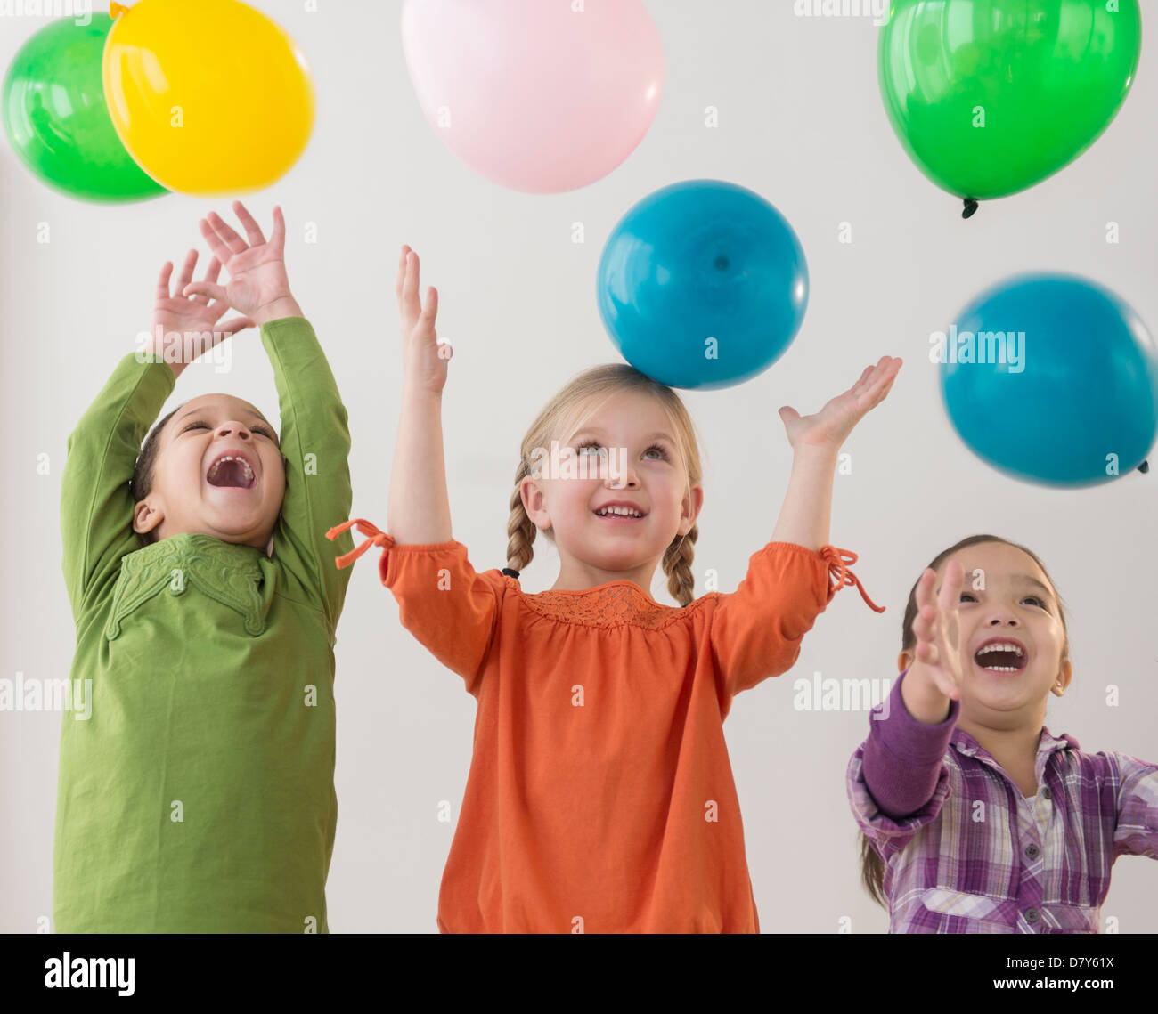 Le ragazze a giocare con palloncini Foto Stock