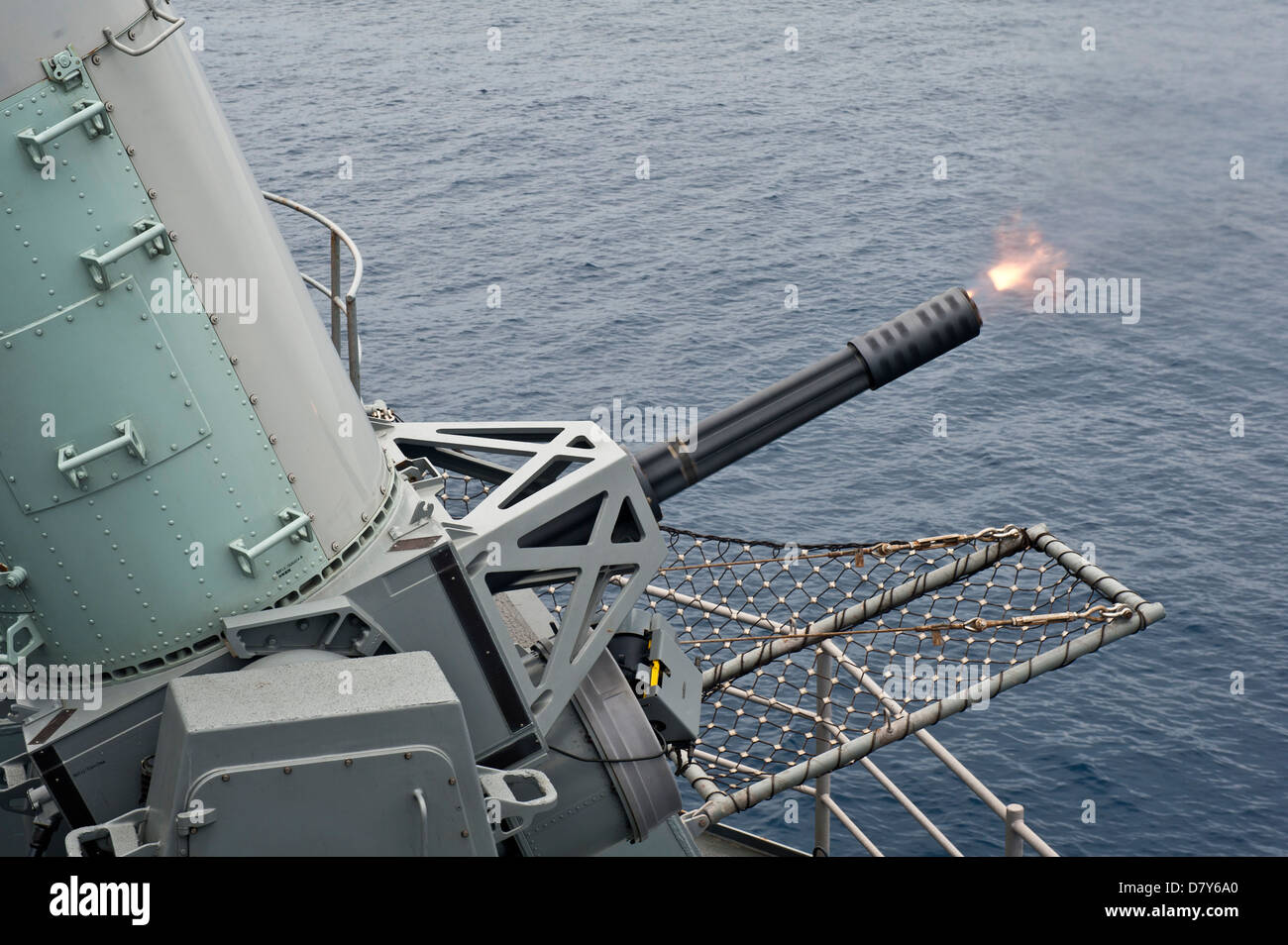 Una falange CIWS gli incendi a bordo della USS Nimitz. Foto Stock