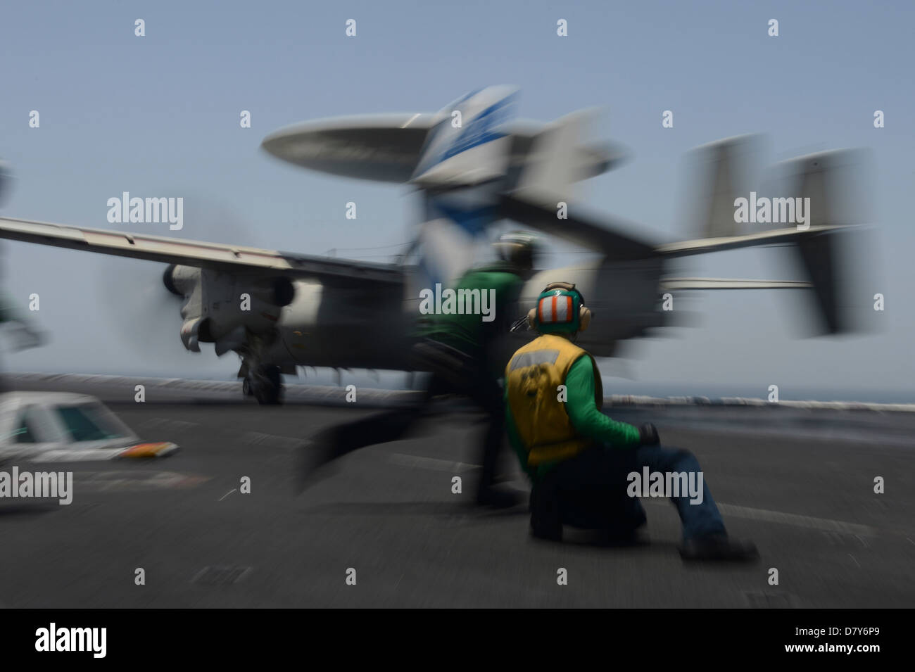 Hawkeye si lancia da USS Dwight D. Eisenhower. Foto Stock