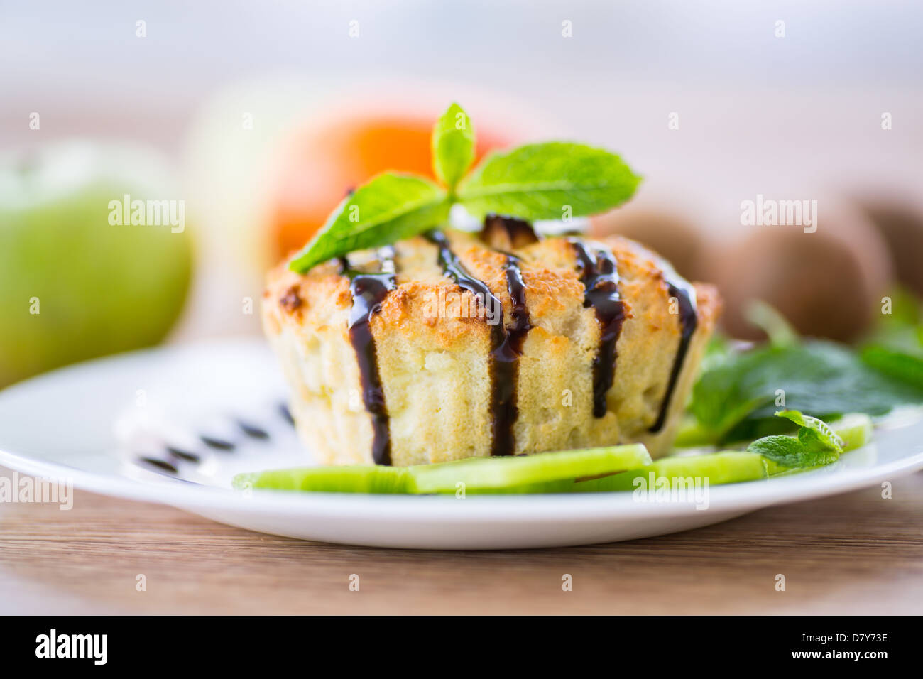 Formaggio focaccine farcite con kiwi e menta Foto Stock