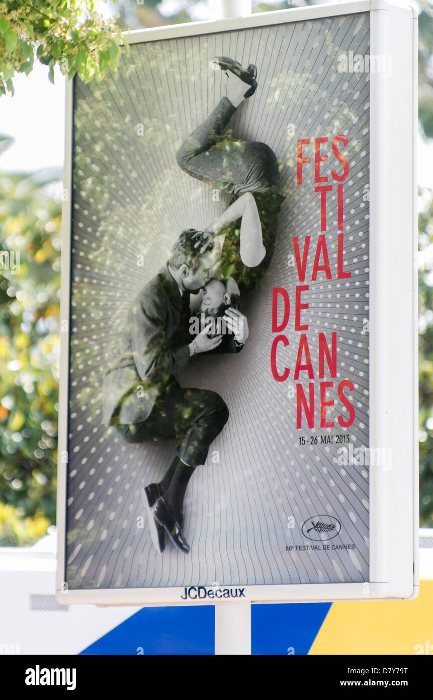 CANNES, Francia. Il 14 maggio 2013. la locandina ufficiale del 66 Cannes  Film Festival, dotate di un 50-anno-vecchia foto di Hollywood amore  corrispondono a Paul Newman e Joanne Woodward bloccato in un