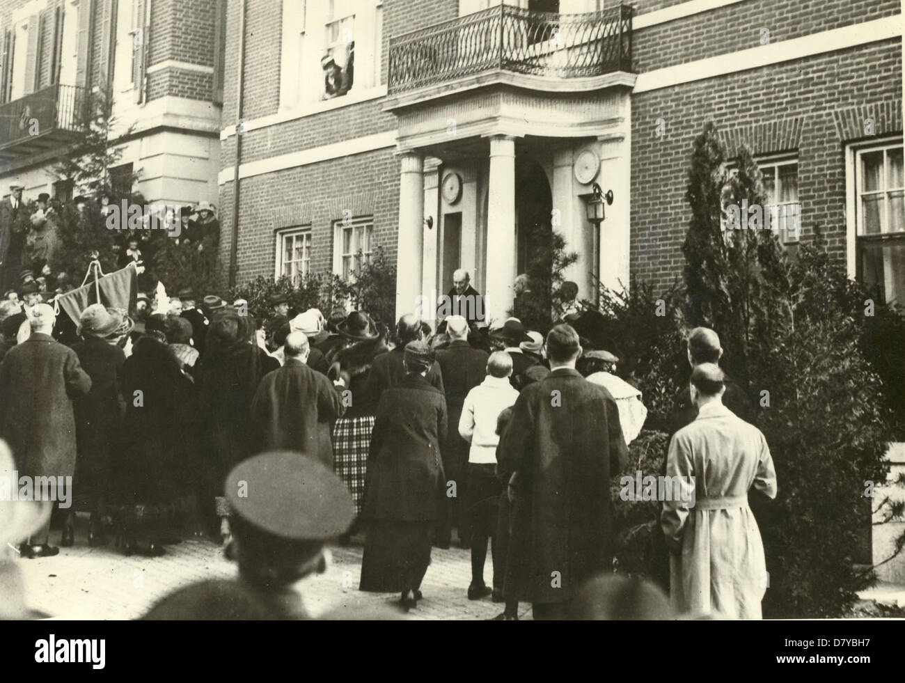 Una fotografia storica della S Street Residence a Washington, D.C., che cattura l'architettura e lo stile dell'edificio. La data esatta è sconosciuta, ma l'immagine fornisce informazioni sull'architettura di Washington dei primi anni del XX secolo. Foto Stock
