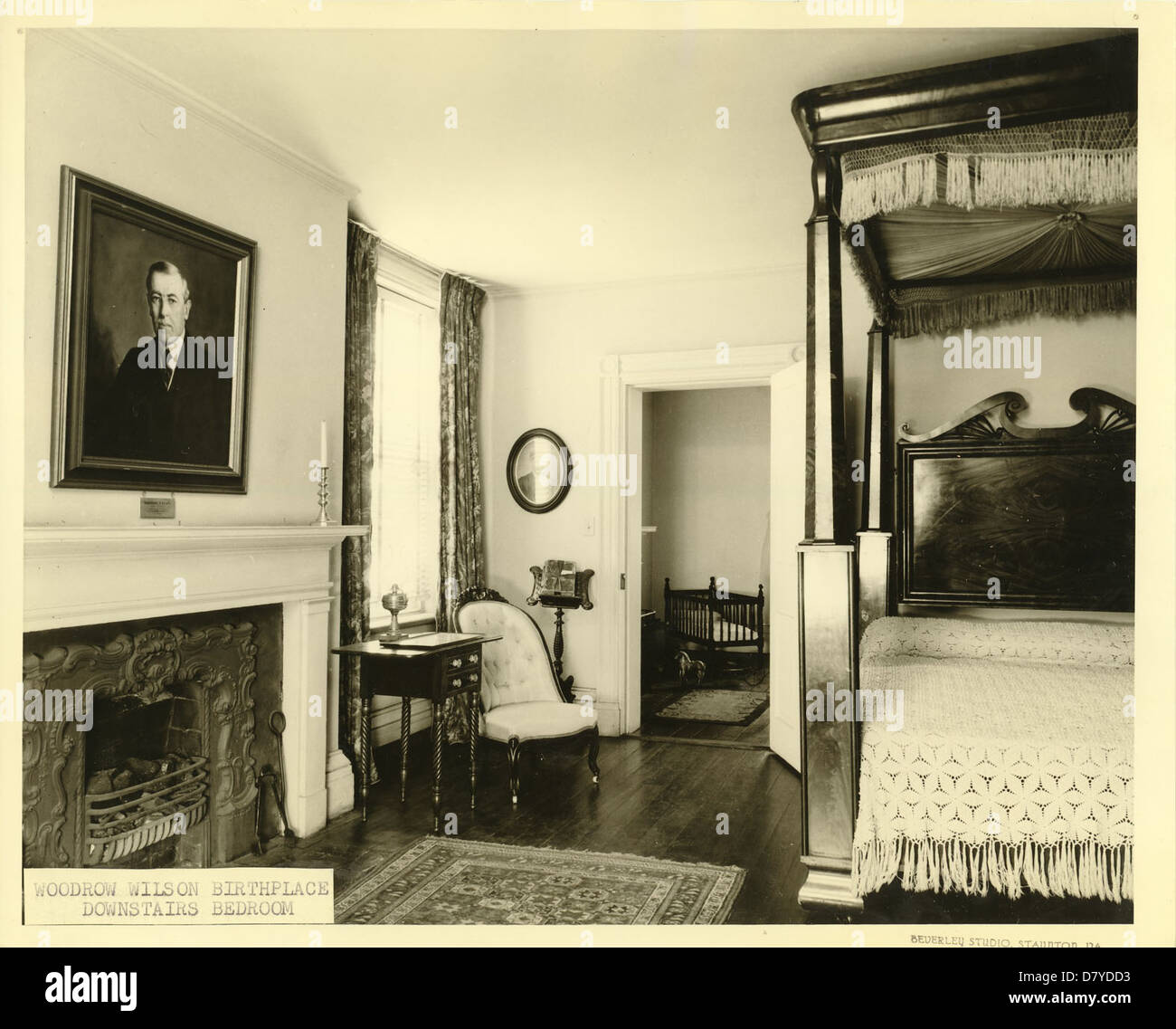 Una fotografia che mostra il bagno in una Mansa, che illustra gli interni e gli arredi tipici dei primi del XX secolo in tali residenze. Foto Stock