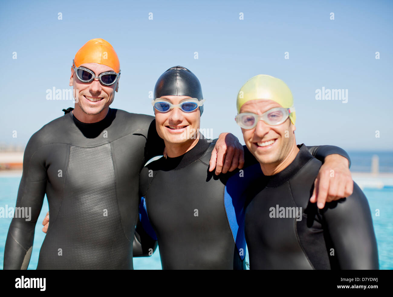 Triatleti in mute insieme sorridente Foto Stock