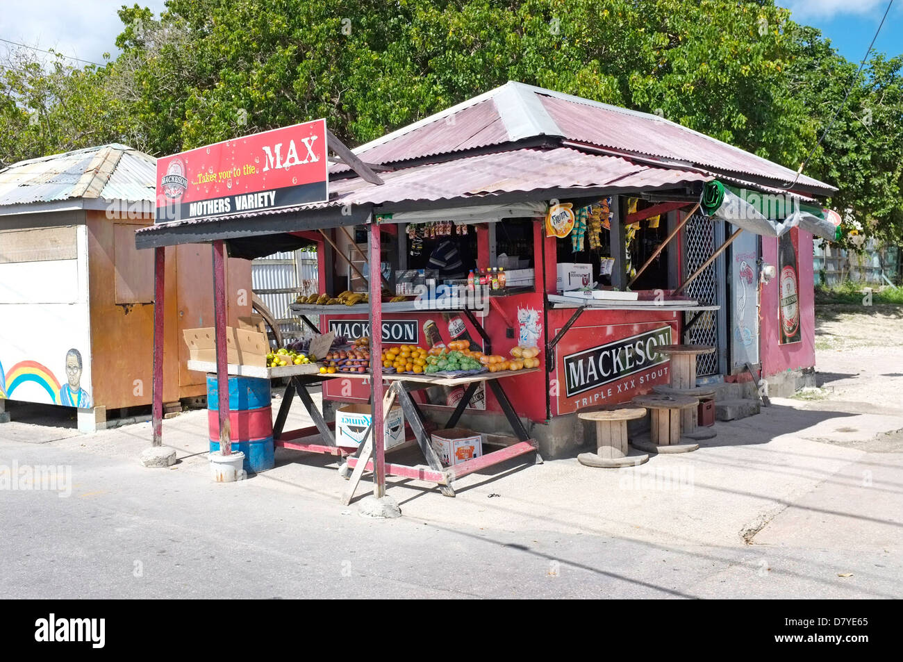 Baraccopoli negozi di Bridgetown, Barbados, Caraibi Foto Stock