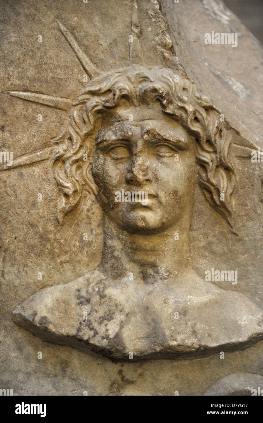 Altare di Sol, il dio del sole. L'iscrizione dà una data (87 AD) e nomi slave Euporianus Abascantus come dedicator. Foto Stock