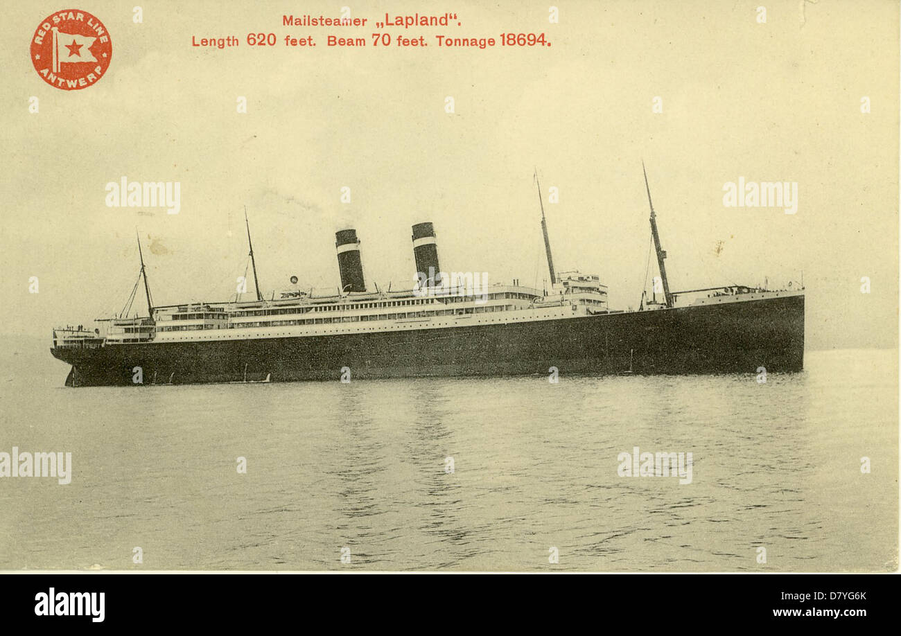 Questa immagine mostra una nave da trasporto truppe in Lapponia, probabilmente da un'operazione militare o da un trasporto. Raffigura l'uso di navi navali o militari nella fredda regione settentrionale dell'Europa, riflettendo la logistica in tempo di guerra o il movimento delle truppe. Foto Stock