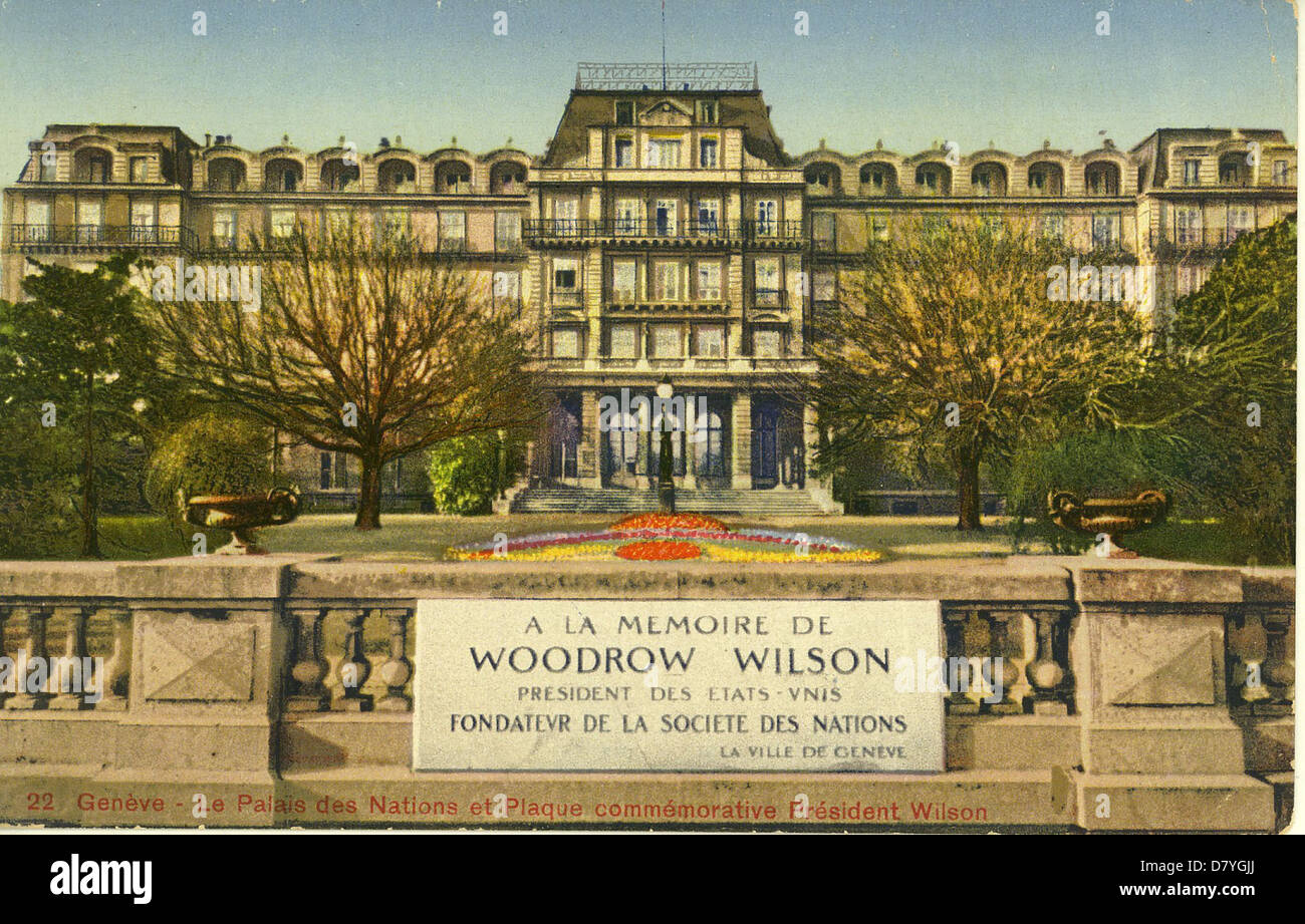 Il Palazzo delle Nazioni, situato a Ginevra, in Svizzera, è un simbolo della diplomazia internazionale. Costruito tra il 1929 e il 1938, ospita la sede dell'Ufficio delle Nazioni Unite a Ginevra e funge da sede per riunioni e discussioni diplomatiche. Foto Stock
