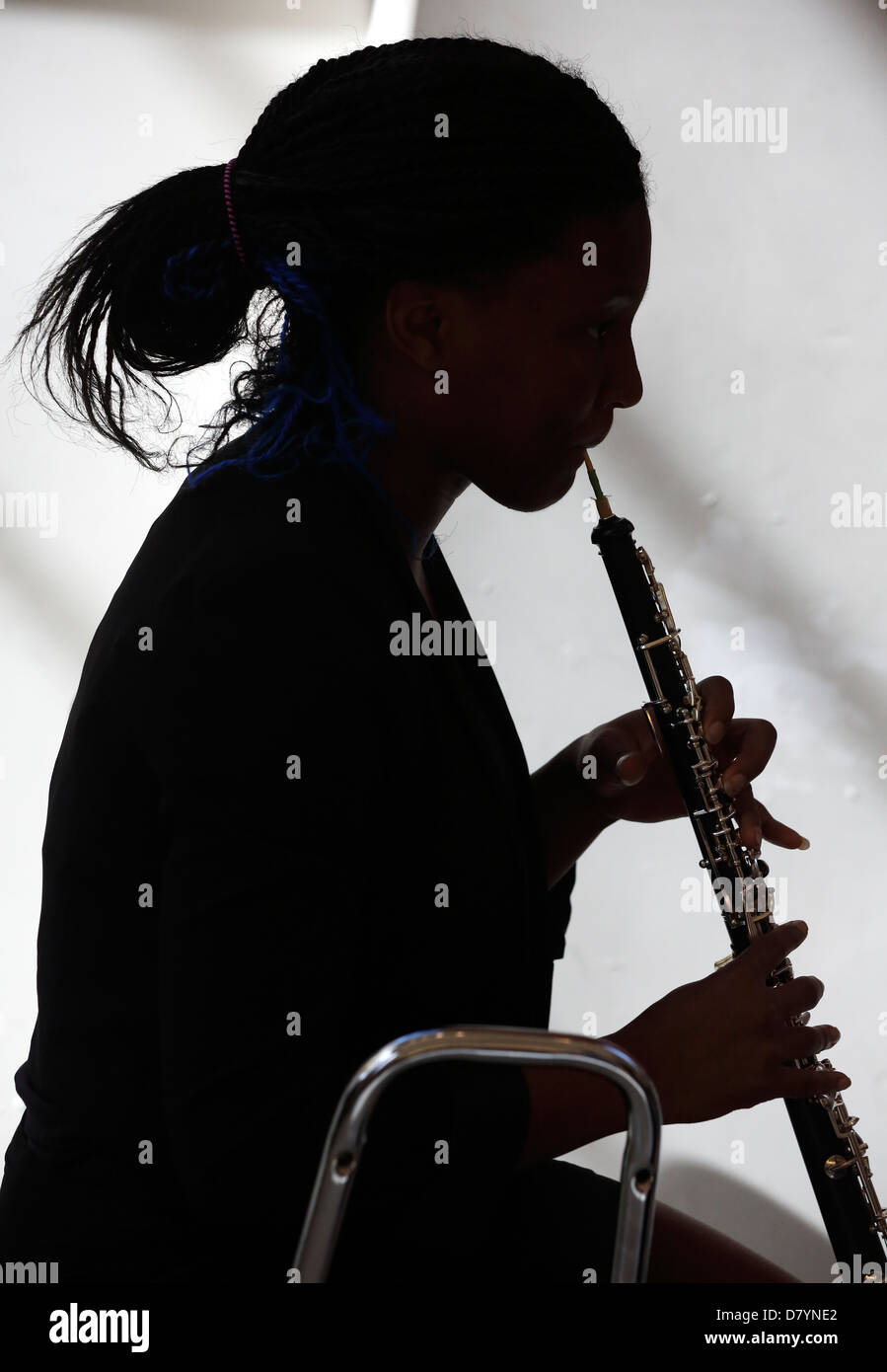 Musicista giocando oboe Foto Stock