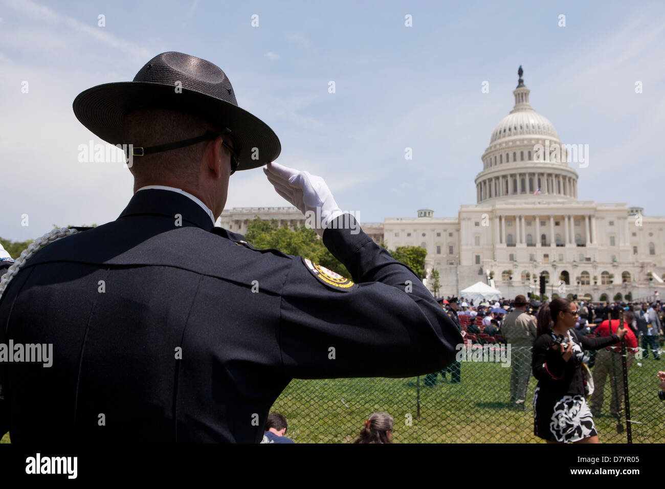 Funzionari di polizia da tutte le parti degli Stati Uniti si riuniranno presso il Campidoglio US edificio per le forze di polizia settimana 2013 - Washington DC, Stati Uniti d'America Foto Stock