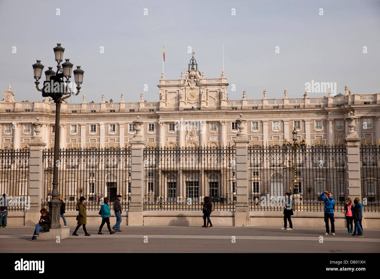 Palazzo dei Re Palacio Real e Plaza de la Armeria di Madrid in Spagna, Europa Foto Stock