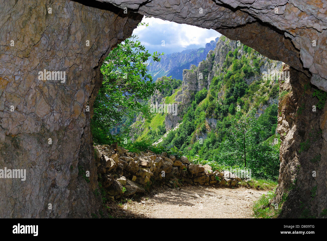 La prima guerra mondiale. Veneto, Italia. Monte Pasubio, la 'Strada delle 52 gallerie' (52 gallerie trail): un italiano sentiero militare. Foto Stock