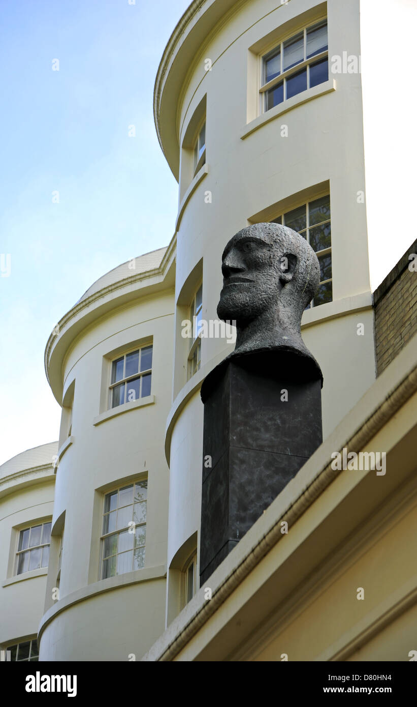 Dame Elisabeth Frink scultura di testa in Worthing Regno Unito Foto Stock