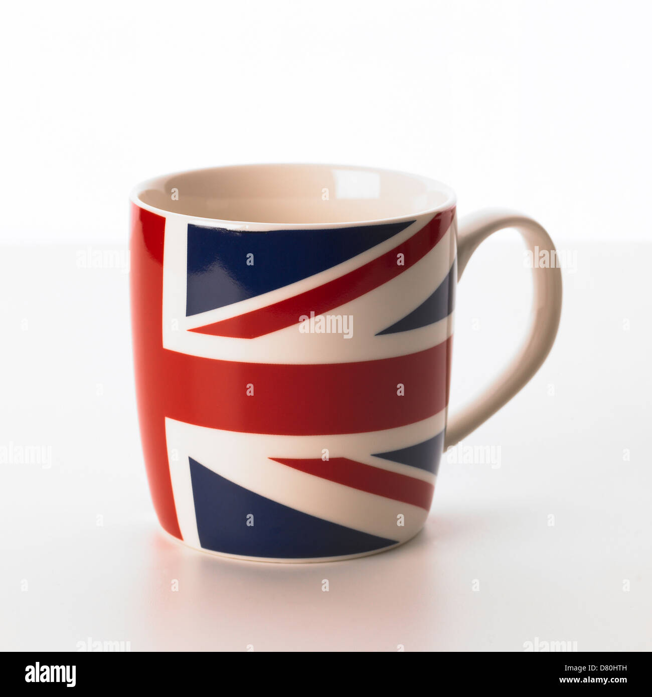 Union Jack tazza da tè con maniglia su sfondo bianco Foto Stock