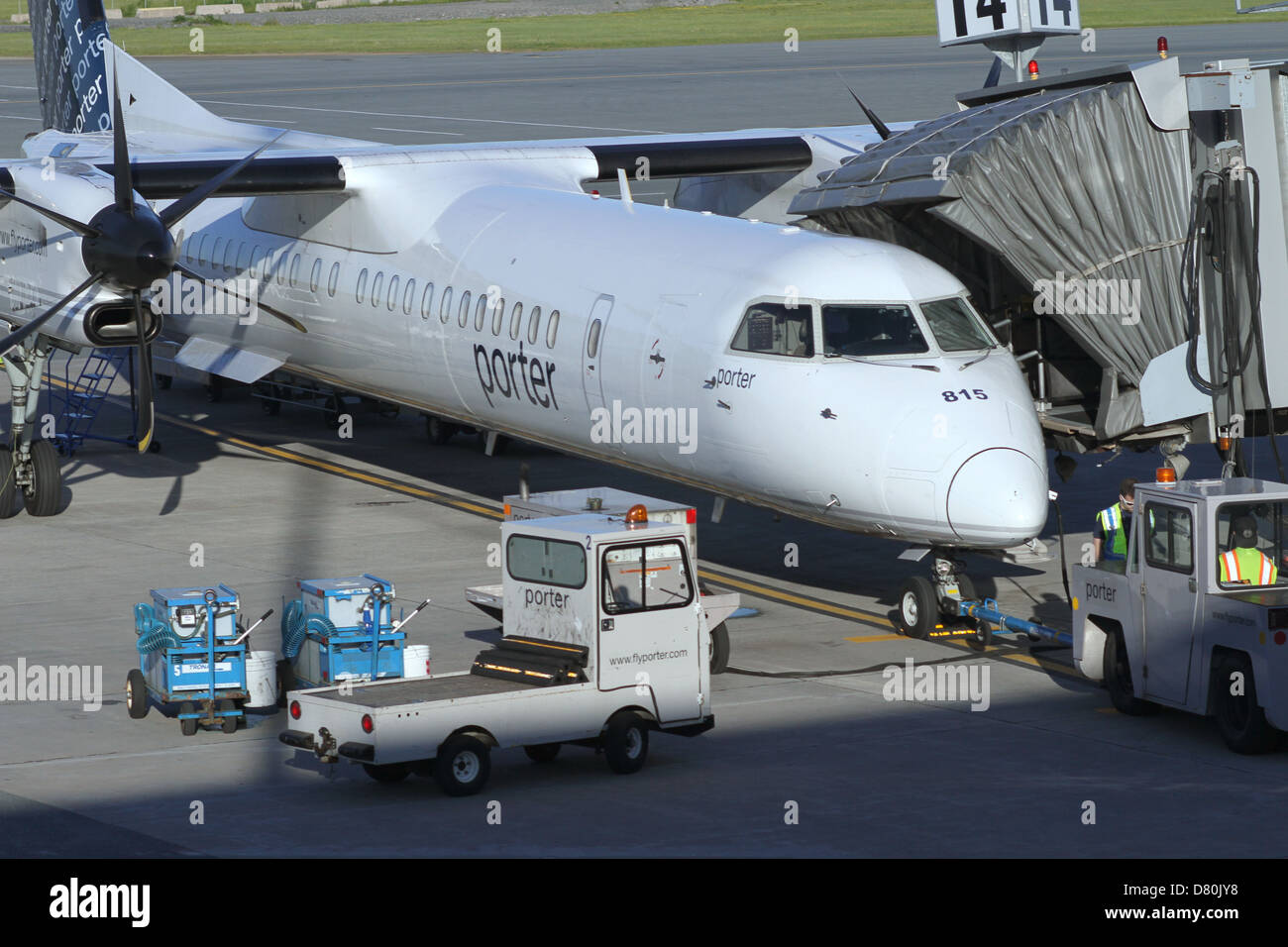 Un facchino velivolo all'Halifax Stanfield International Airport si trova a Enfield Nova Scotia. Foto Stock