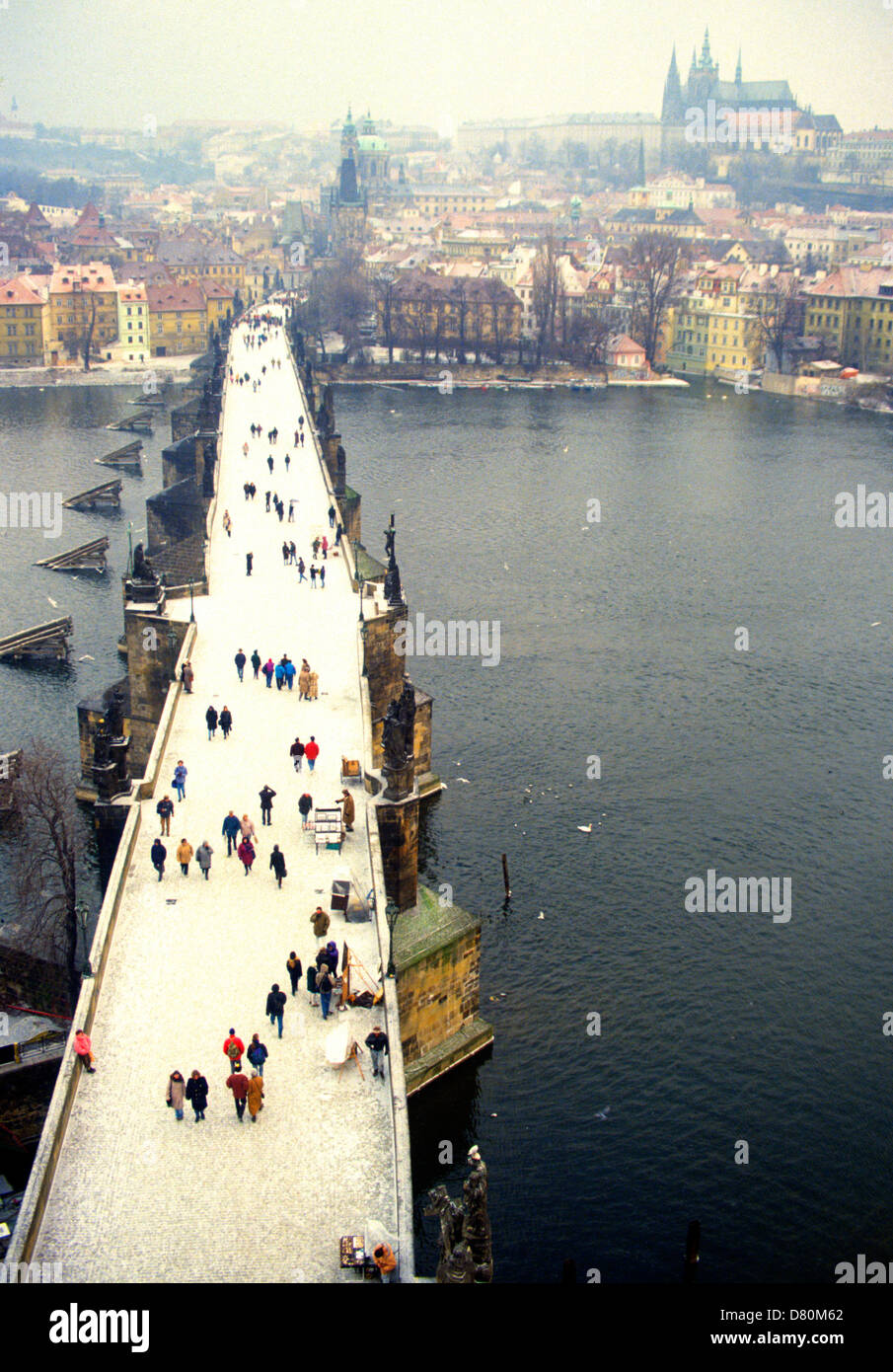 Charles ponte che attraversa il fiume Vltava, Praque, Repubblica Ceca Foto Stock