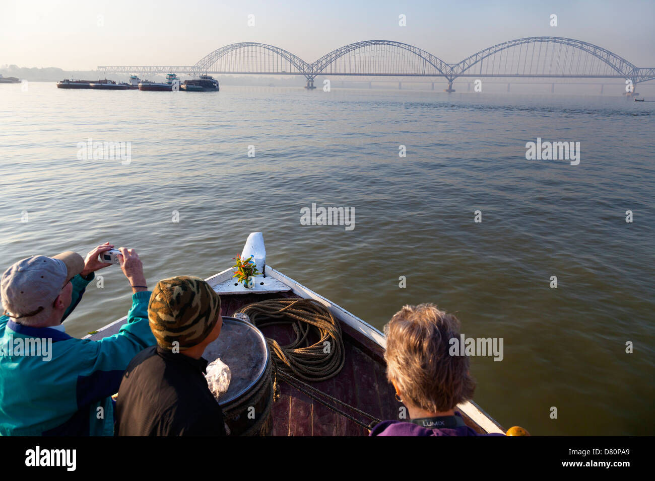 Ponti sul fiume Irrawaddy vicino a Mandalay, Myanmar 5 Foto Stock