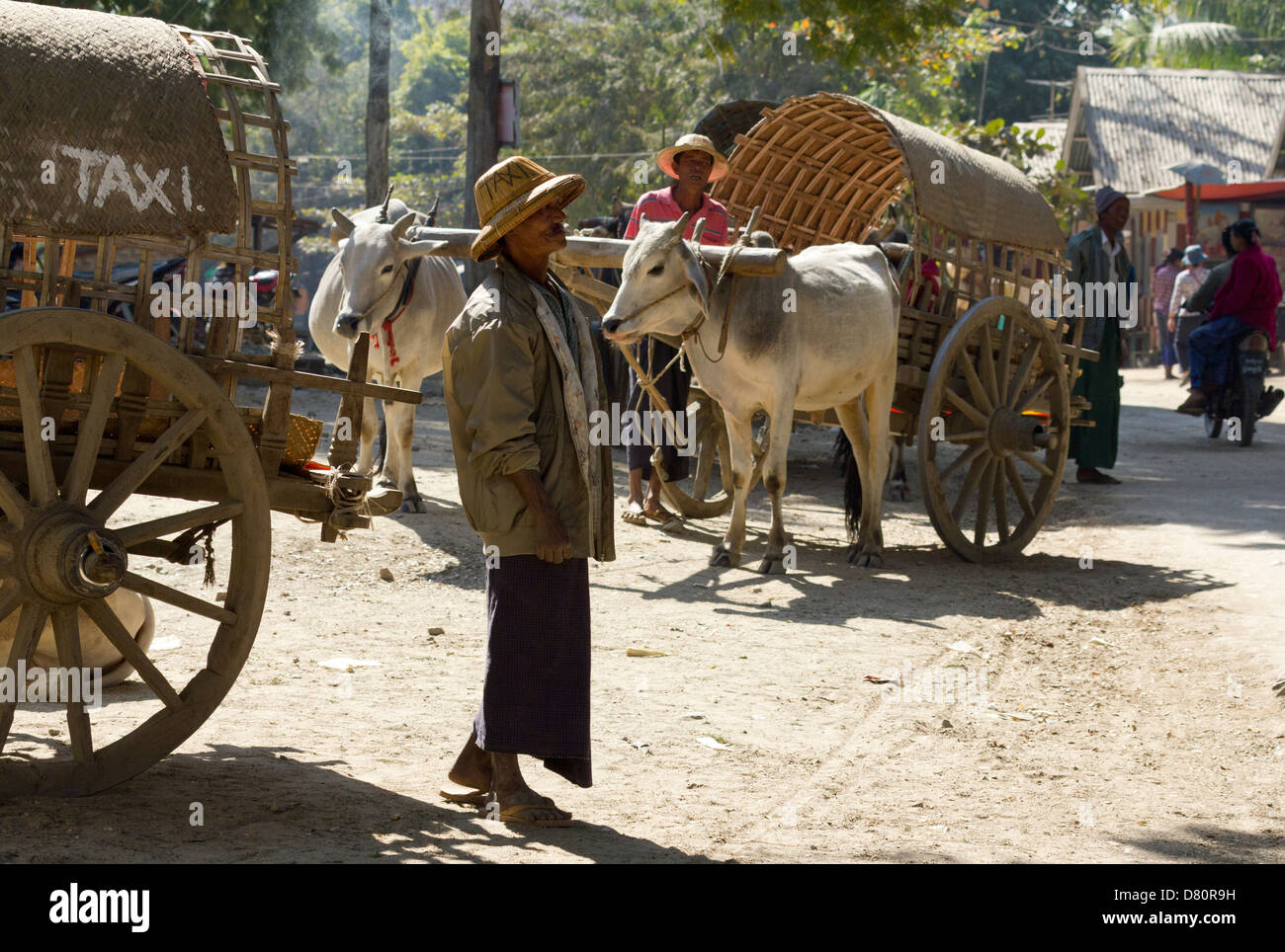 Lo stato dell'arte servizio Taxi a Mingun, Myanmar 3 Foto Stock