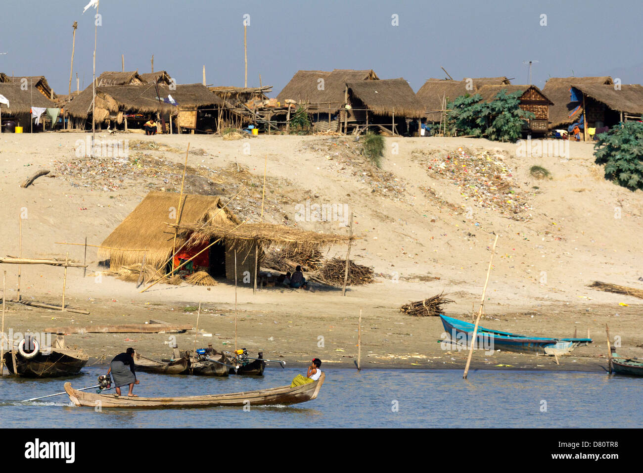 Villaggio sulle rive dell'Irrawaddy vicino a Mandalay, Myanmar 6 Foto Stock