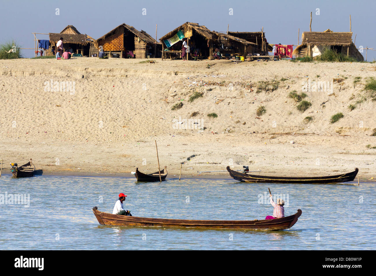 Villaggio sulle rive dell'Irrawaddy vicino a Mandalay, Myanmar 2 Foto Stock