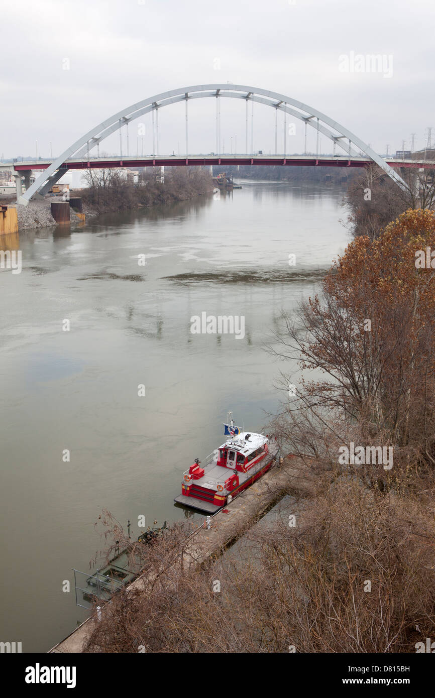 Un incendio barca su un fiume di Nashville, Tennessee, Stati Uniti d'America Foto Stock