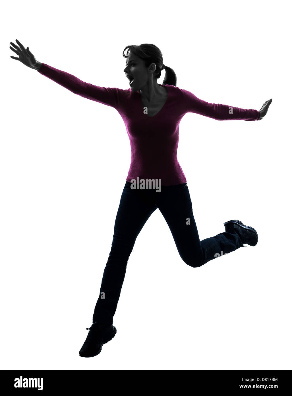 Una donna felice eseguendo salti in silhouette studio isolato su sfondo bianco Foto Stock